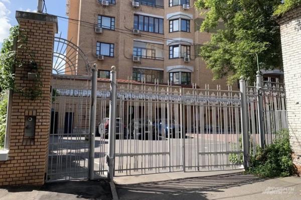 
        Сотни тысяч рублей в год. Выяснилась сумма налога на квартиру Долиной-Лурье    