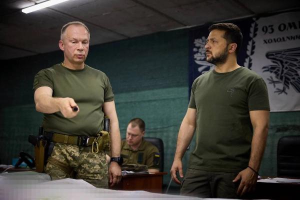 Украина ненавидит, Россия ищет, отец умирает: карма главкома-перебежчика Сырского Украина ненавидит, Россия ищет, отец умирает: карма главкома-перебежчика Сырского