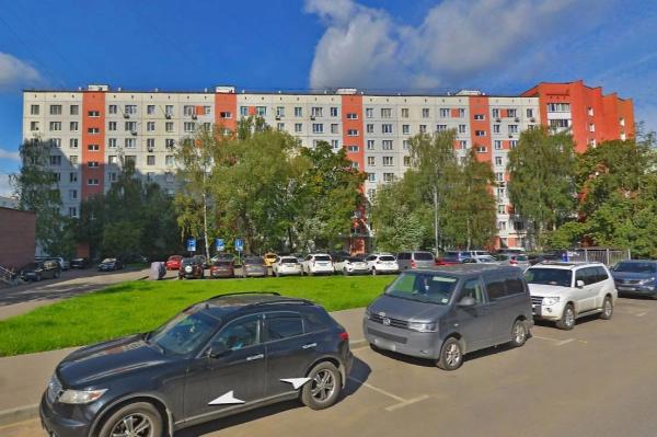 Особняк Сигала, хрущёвка Мути и дом-НЛО для Наоми: На какую недвижимость повелись звёзды в России