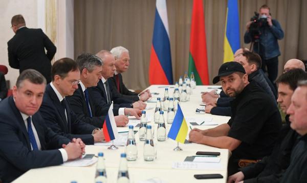 От Белоруссии до Абу-Даби: как Россия четыре года ведёт Киев к миру, а он выбирает войну