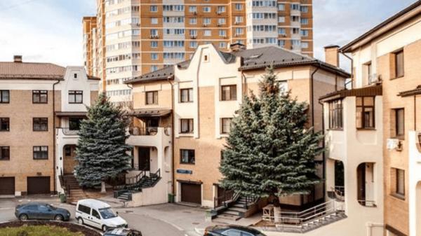 3 миллиарда, тайный посёлок и вилла. Кому на самом деле отошла империя Жириновского