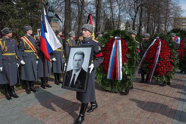 3 миллиарда, тайный посёлок и вилла. Кому на самом деле отошла империя Жириновского