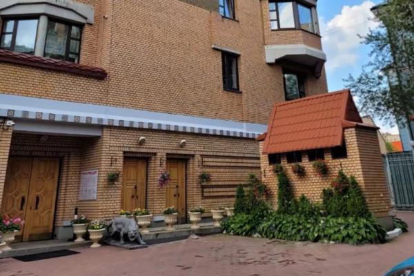 
        Сотни тысяч рублей в год. Выяснилась сумма налога на квартиру Долиной-Лурье    