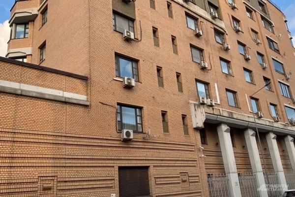 
        Сотни тысяч рублей в год. Выяснилась сумма налога на квартиру Долиной-Лурье    