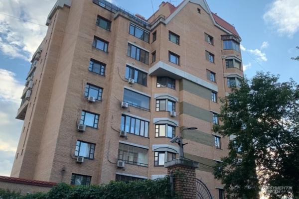 
        Сотни тысяч рублей в год. Выяснилась сумма налога на квартиру Долиной-Лурье    