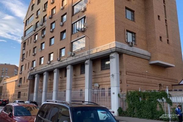 
        Сотни тысяч рублей в год. Выяснилась сумма налога на квартиру Долиной-Лурье    