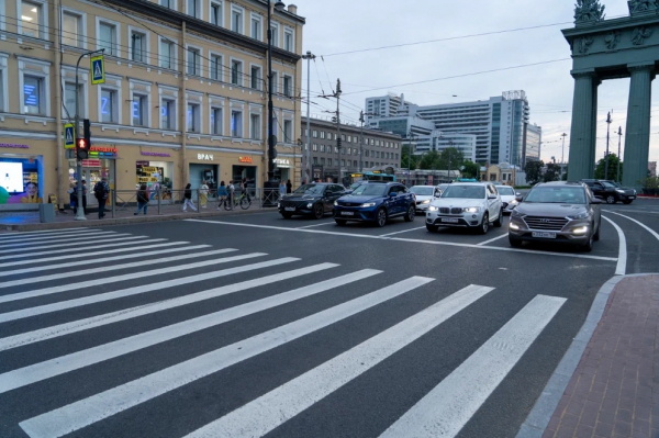 В Петербурге по нацпроекту отремонтировали дороги к станциям метро