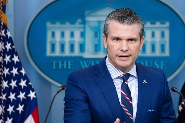 Трамп кричал &laquo;Фейк&raquo;, а Путин разбирал острые темы. Кто на неделе был клоуном, а кто царём